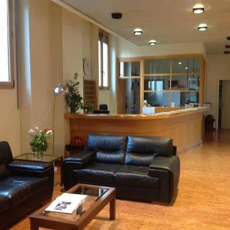 Ospitalita San Tommaso D'aquino 3* Bologna