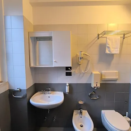 Ospitalita San Tommaso D'aquino Hotel Bolonia
