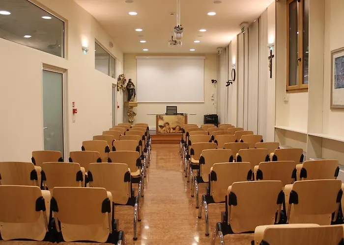 호텔 Ospitalita San Tommaso D'aquino 3*