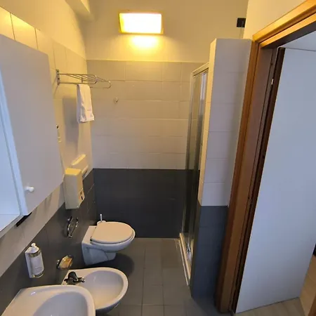 Ospitalita San Tommaso D'aquino 3* بولونيا